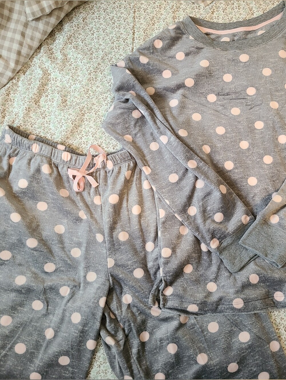Kate Spade gray/pink polka dot pajamas